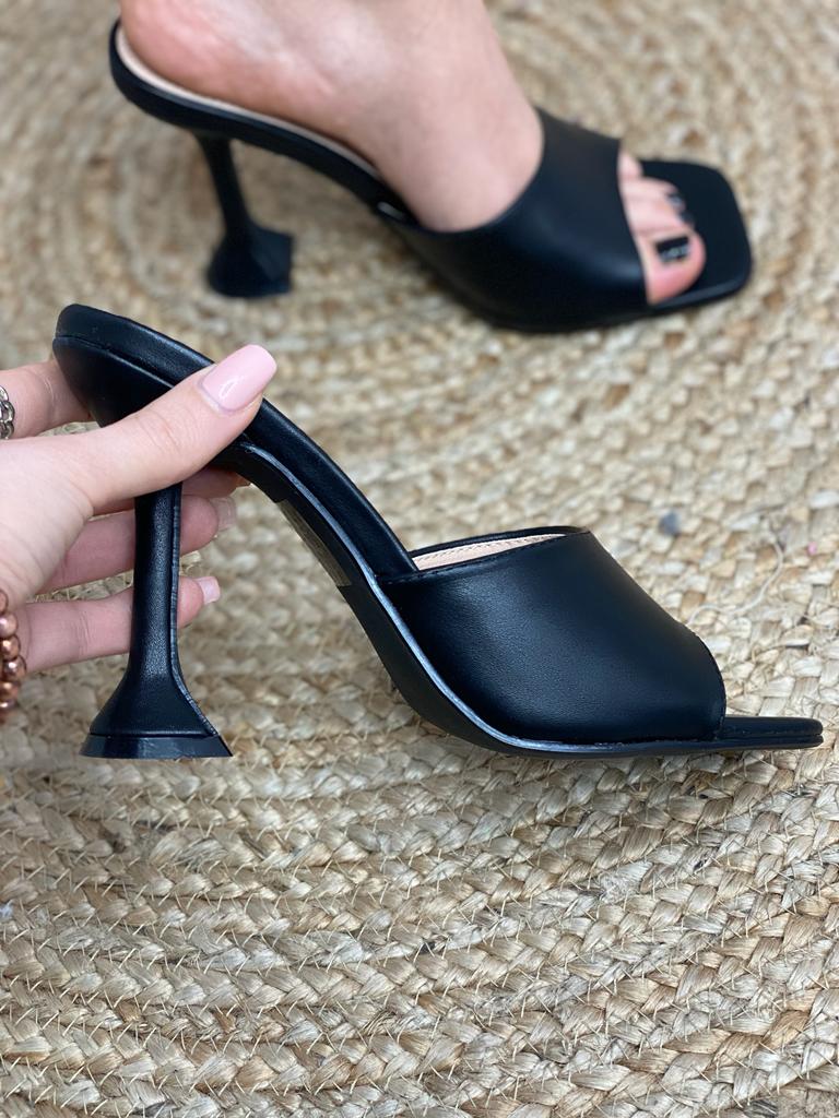 Schwarz H2079 Sandal.