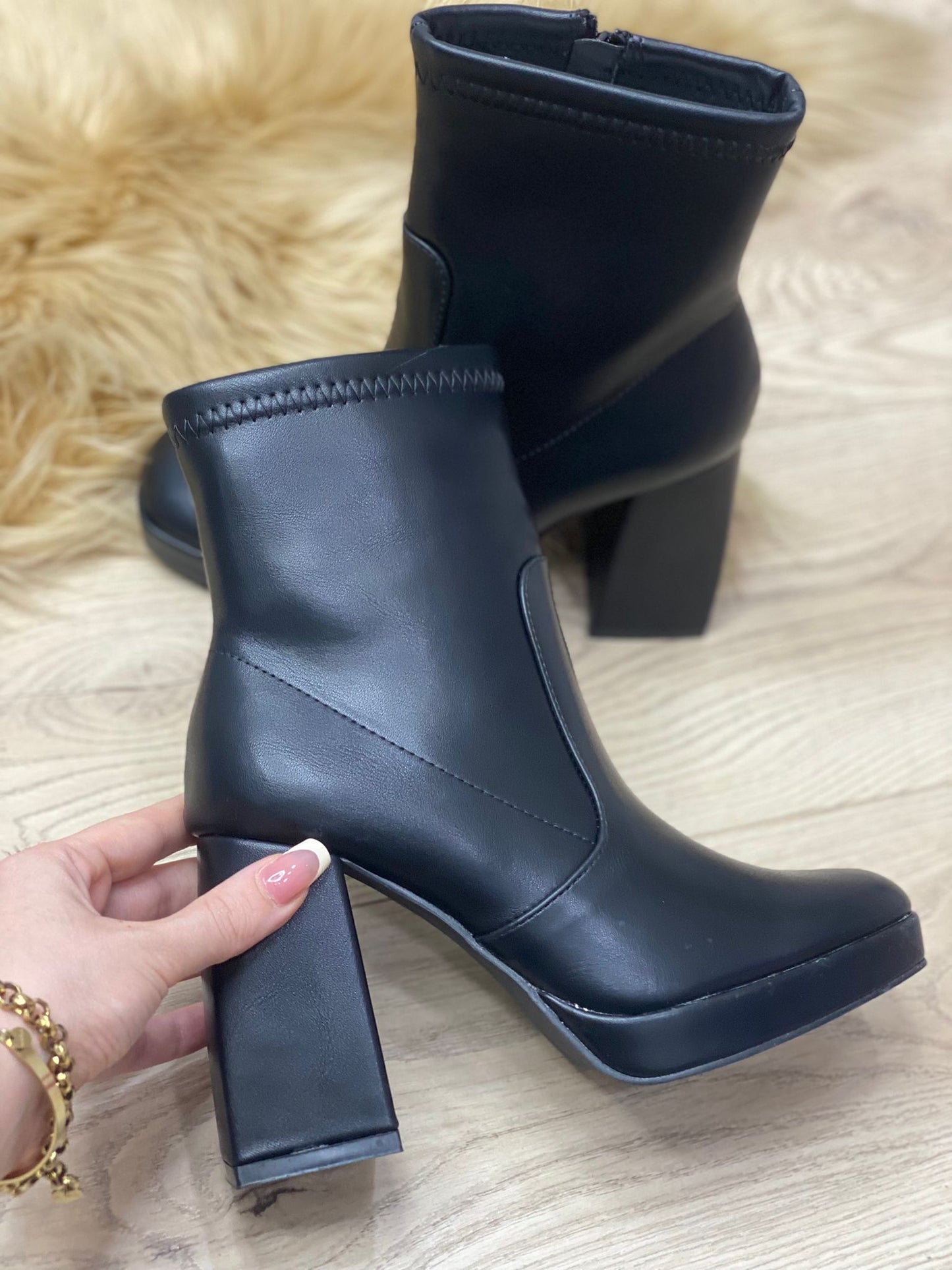 Stivaletto VB22501 Nero