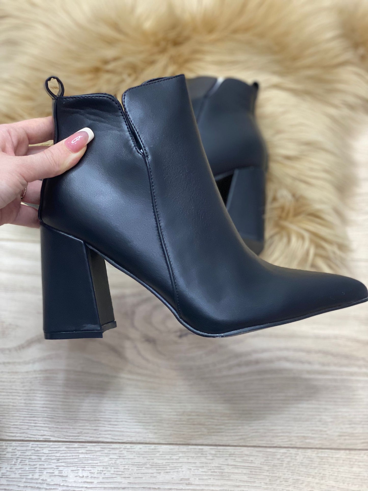 Stivaletto VB22512 Nero