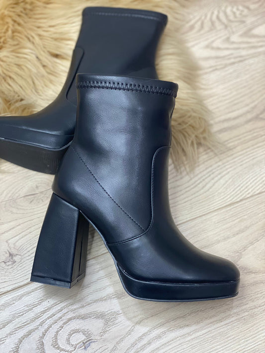 Stivaletto VB22501 Nero