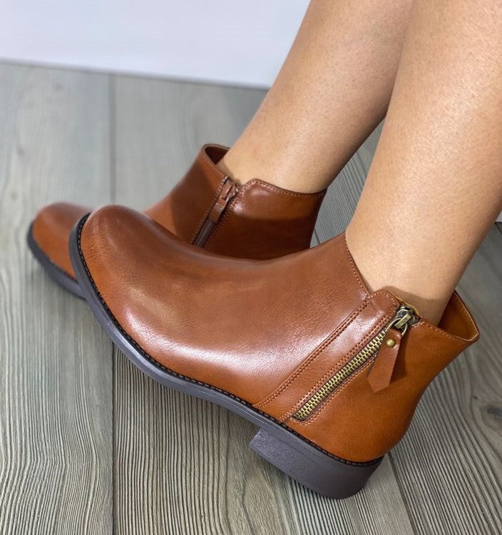 MM-830 Camel ankle boot