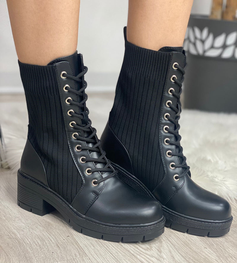 Black HQ1410 ankle boot