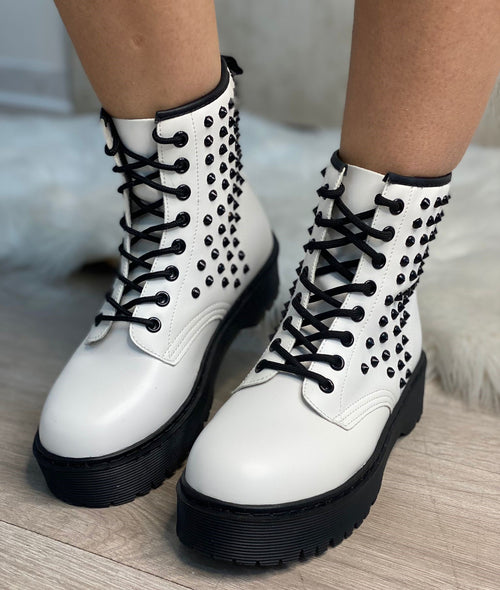 White MT89-11 ankle boot