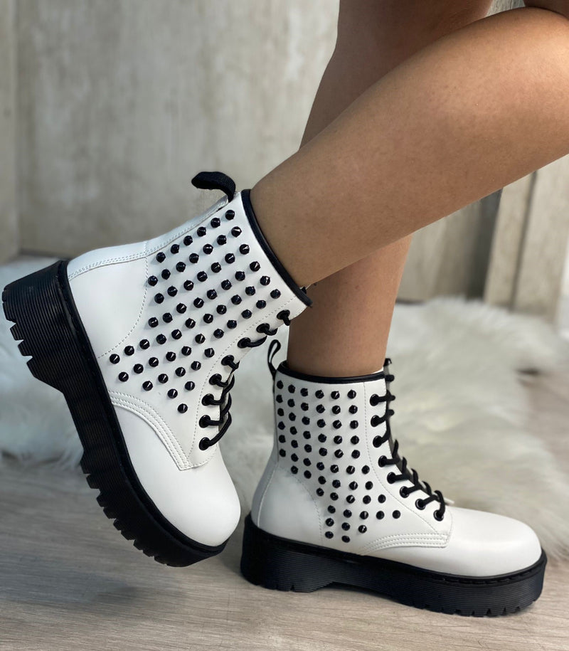 White MT89-11 ankle boot