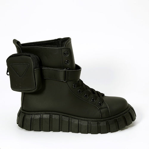 B21 black ankle boot