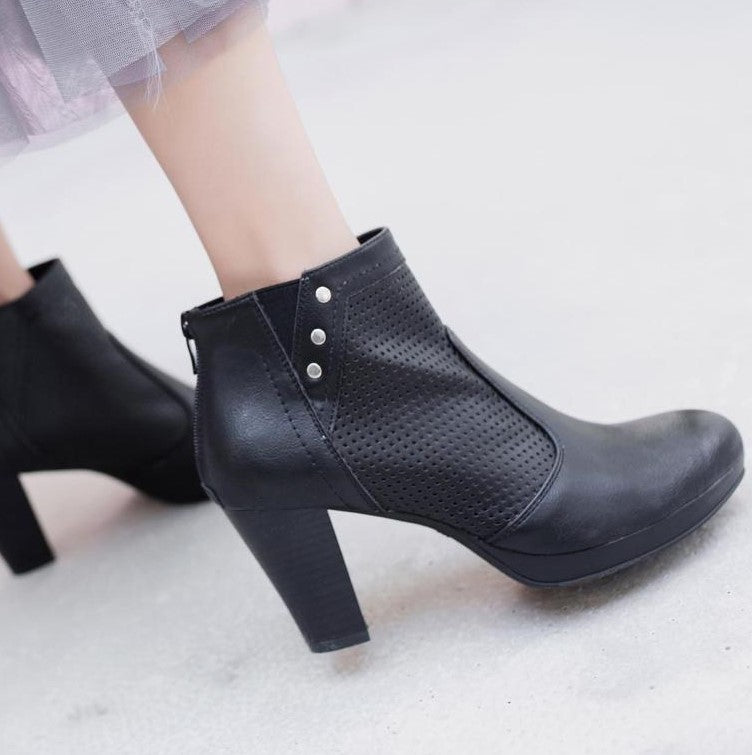 Black JH20-22 ankle boot