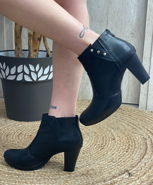 Black JH20-22 ankle boot