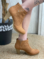 JH20-22 Camel ankle boot